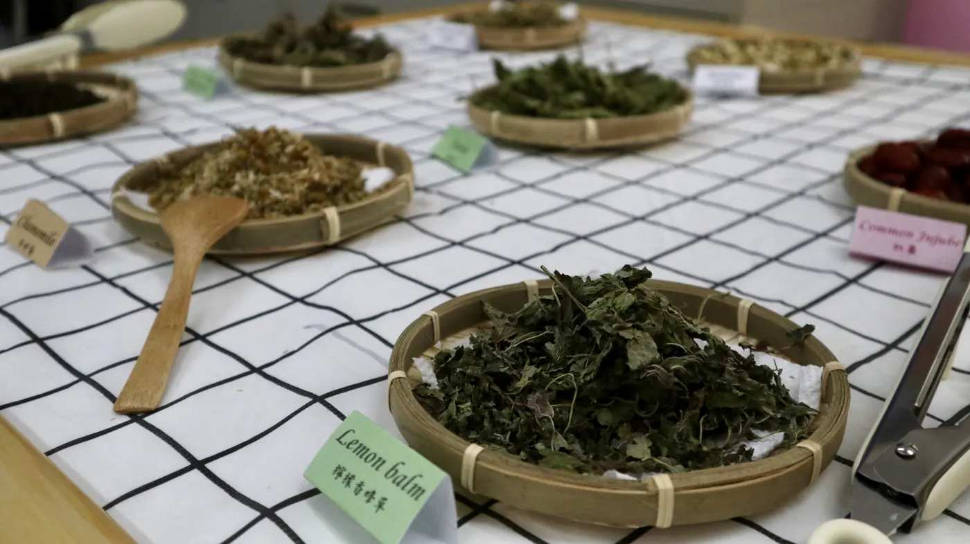蕪菁健康真實活動中的花草茶材料近景