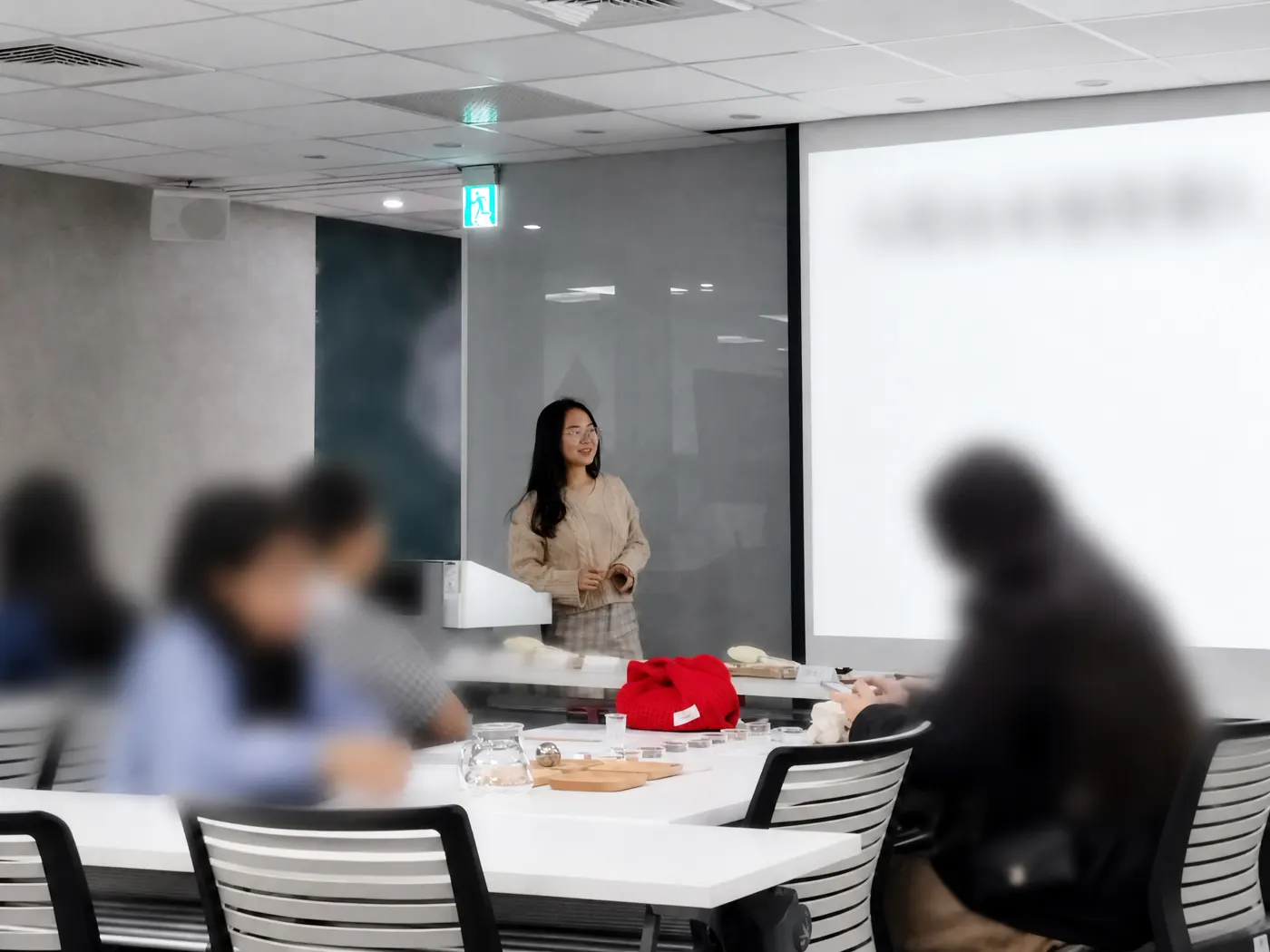Vera 小安營養師在去識別化校園活動中帶領飲食主題互動