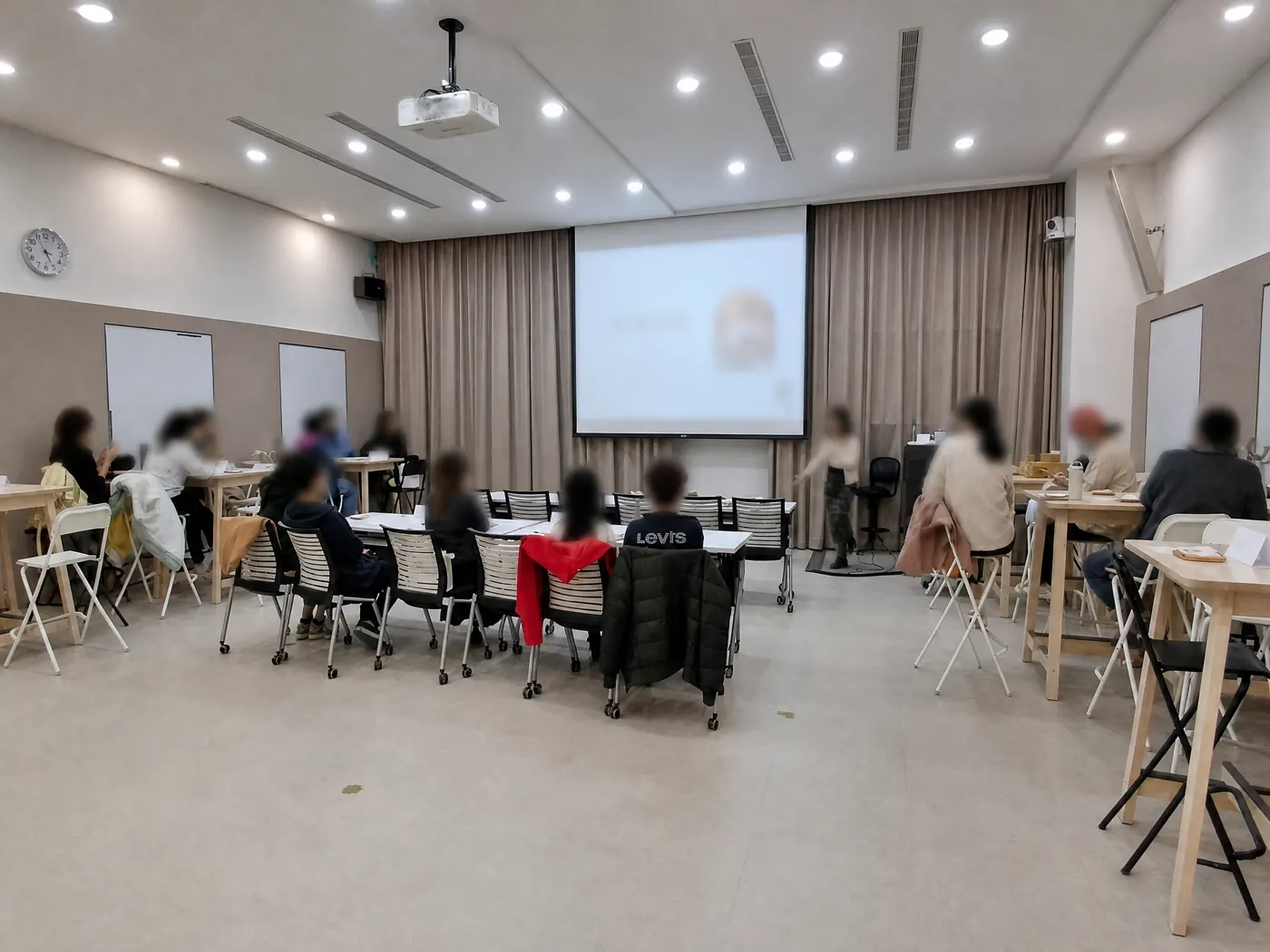 去識別化處理的蕪菁健康團體工作坊教室全景